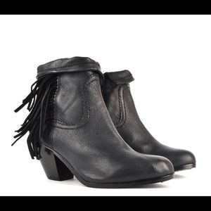 SAM EDELMAN
Louie Black Leather Fringe Ankle Boot